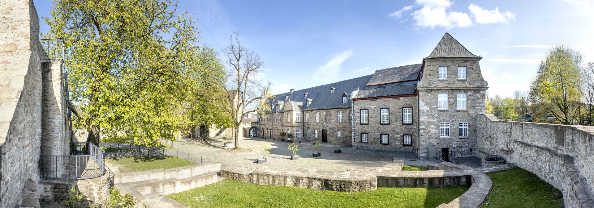 Verbouwingen en uitbreidingen kenmerken de geschiedenis van Broich Castle