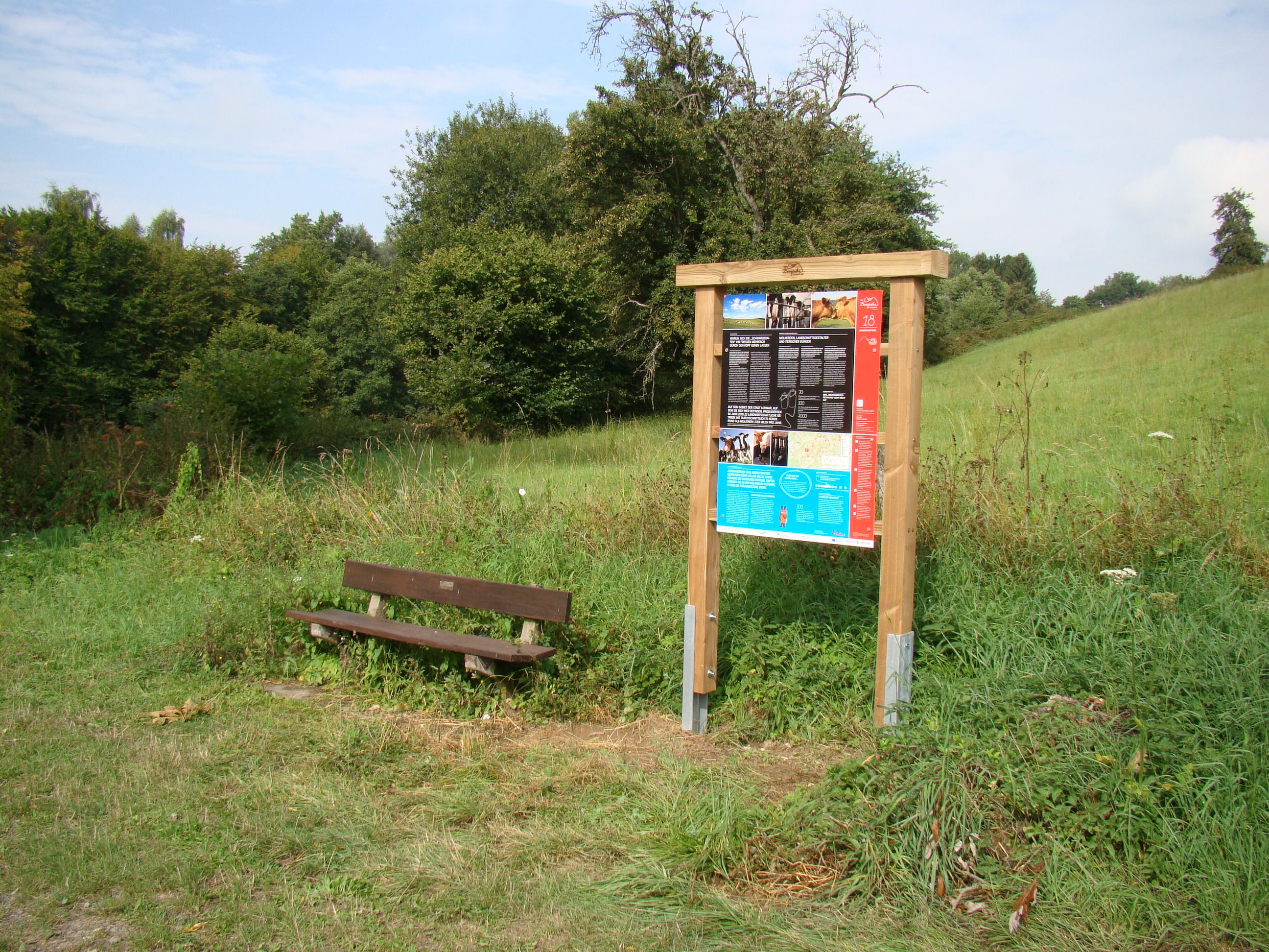 Informatiebord op het boerderijpad