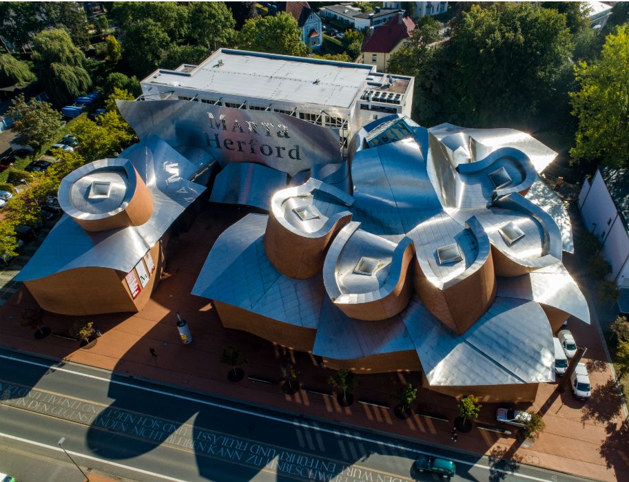 Luchtfoto van het Marta Herford, ontworpen door Frank Gehry