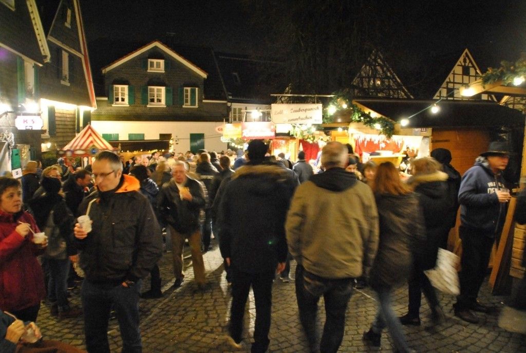 Slenter over de Herzog-Wilhelm kerstmarkt in Wülfrath