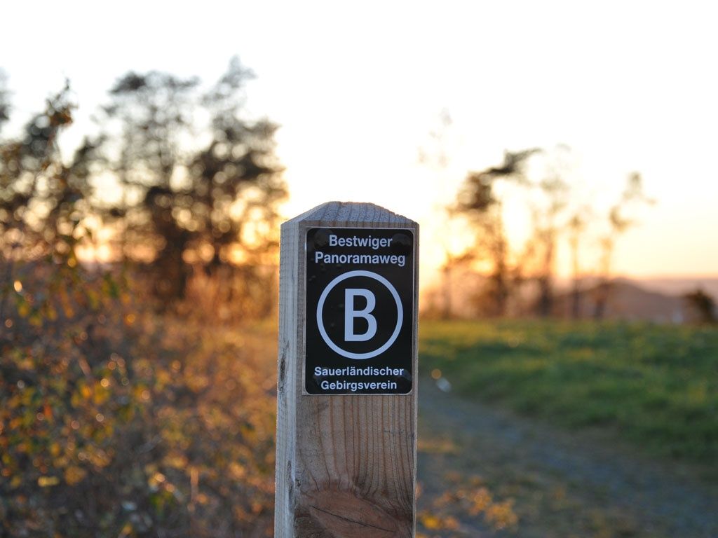 Wegmarkeringen op het Bestwiger Panorama Trail