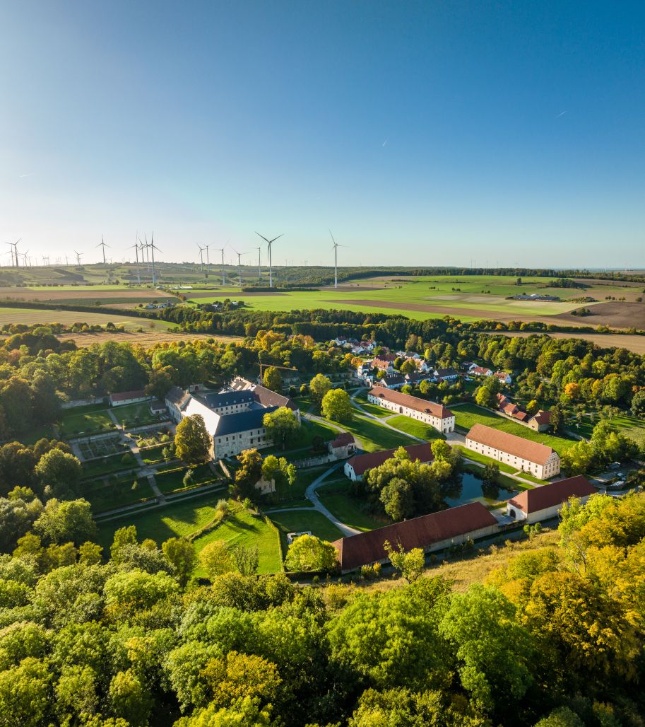 In de abdij van Dalheim is nu een museum voor kloosterlijke cultuurgeschiedenis gevestigd dat uniek is in Duitsland. Het is omgeven door groen