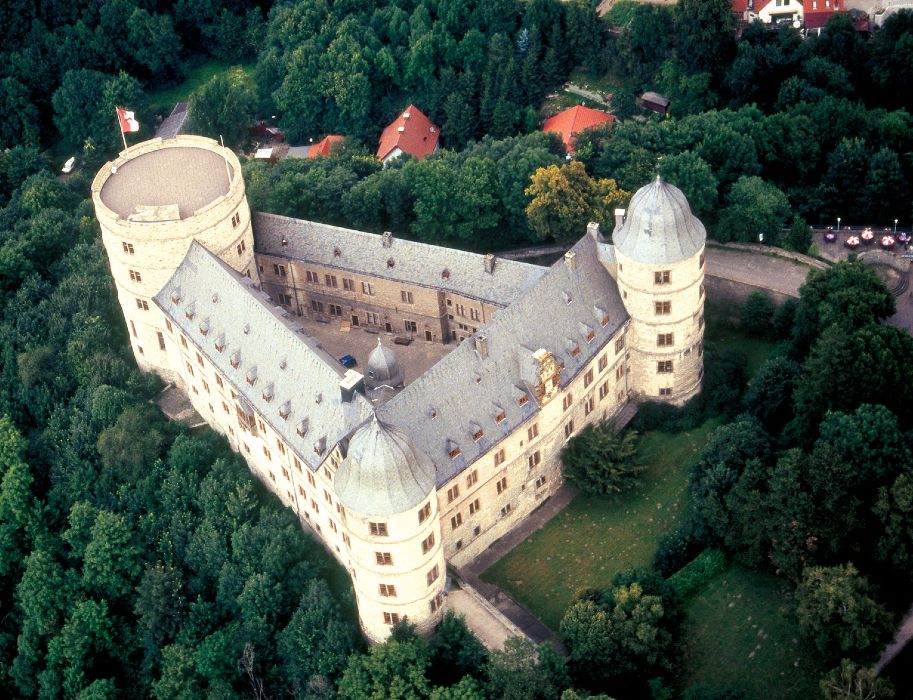 Kasteel Wewelsburg is het enige driehoekige kasteel in Duitsland dat vandaag de dag nog steeds een gesloten structuur is