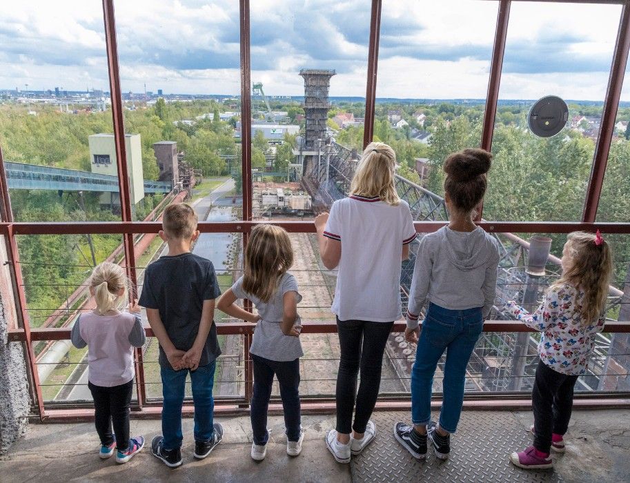 Tijdens een rondleiding kunnen gasten van alle leeftijden het hele complex van bovenaf bekijken.