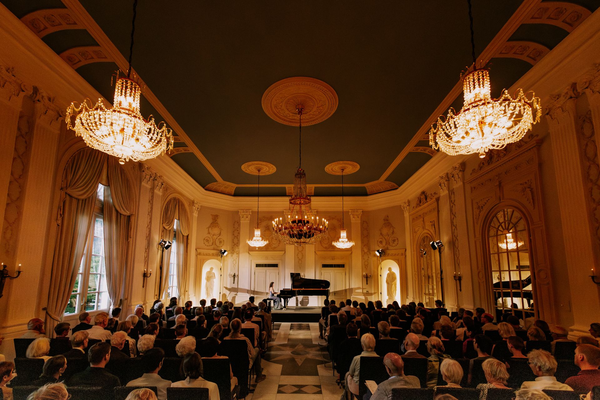 De Beethovenzaal in het Ballhaus La Redoute wordt gebruikt voor speciale Beethovenfest-evenementen. Het biedt een unieke sfeer