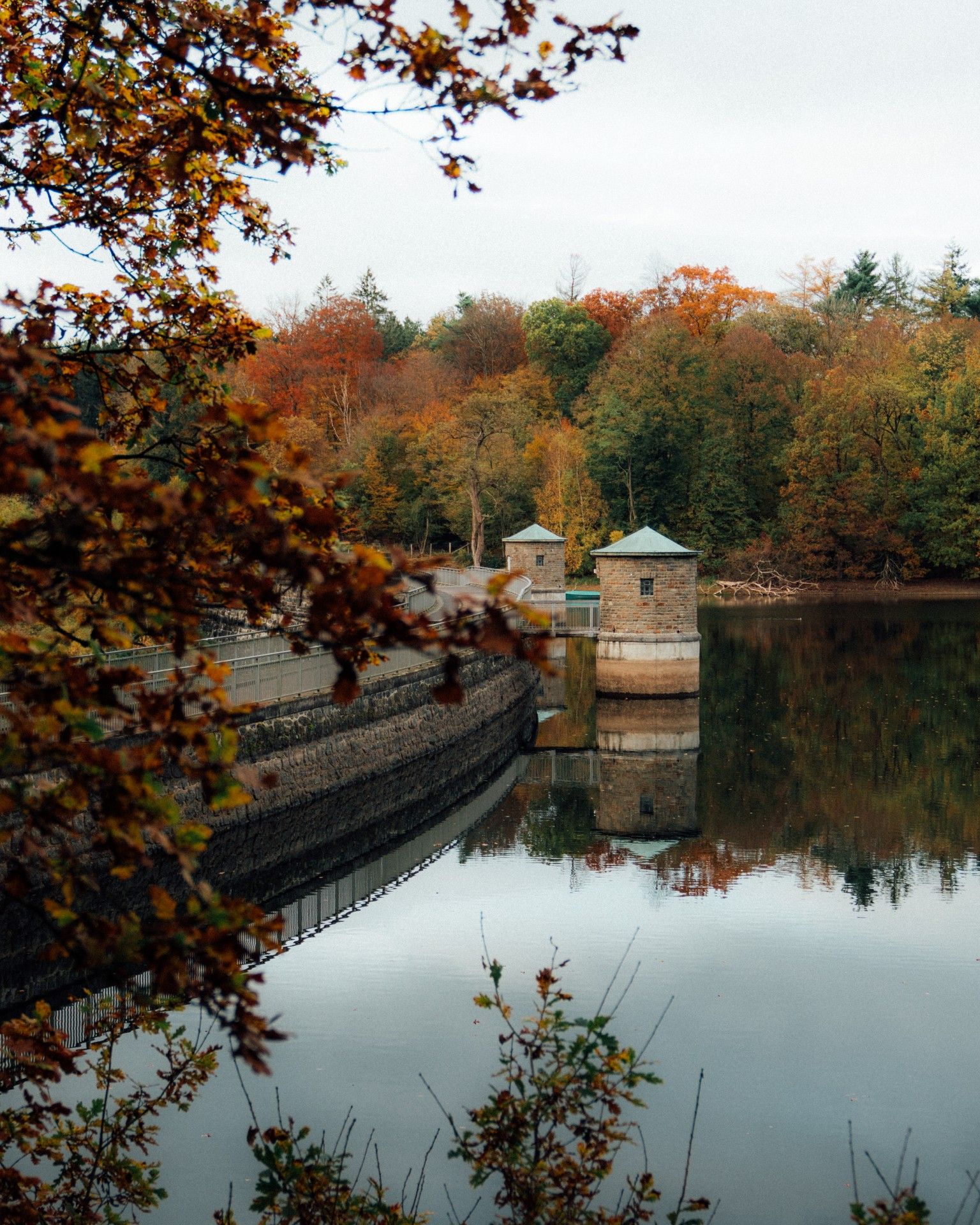 Neyetalsperre stuwdam in het Bergisches Land