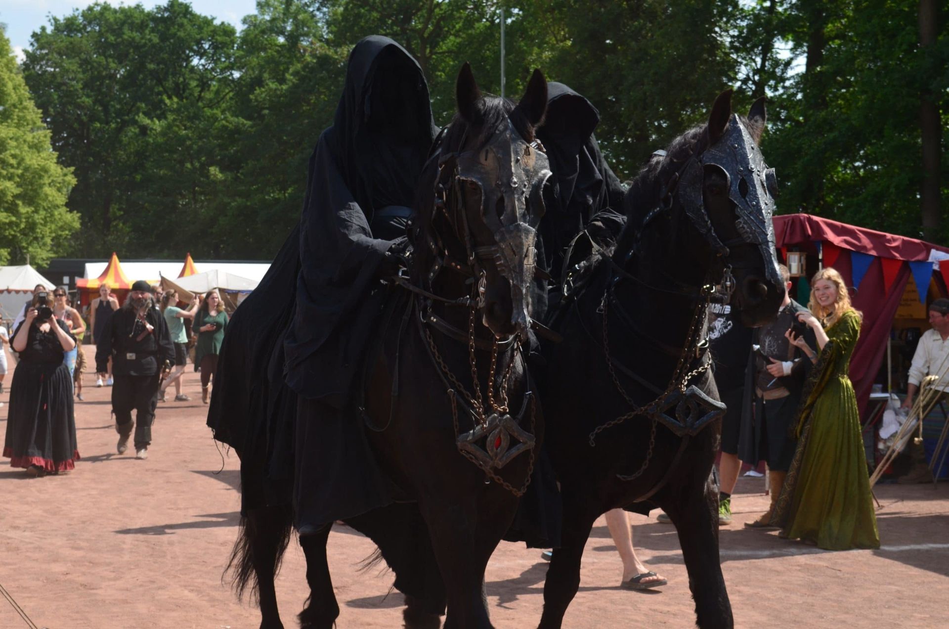 De Ringwraiths, beter bekend als Nazgûl uit het Lord of the Rings-universum, zijn op pad op de Tolkien Days-site