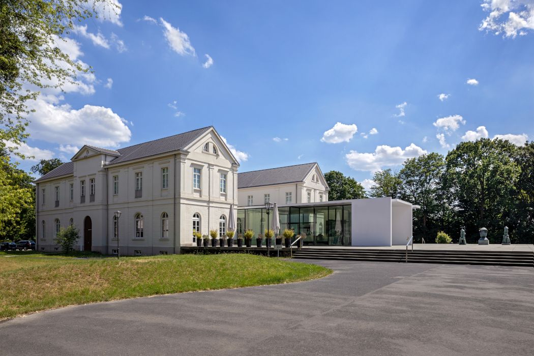 Het Max Ernst Museum van de LVR in Brühl is het enige museum ter wereld dat terugblikt op zo'n zeventig jaar werk van deze uitzonderlijke kunstenaar.