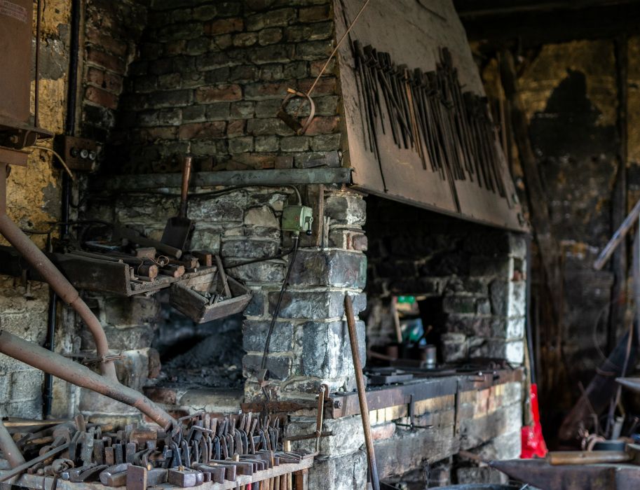 De smederij in het LVR openluchtmuseum in Lindlar in de regio Bergisches Land