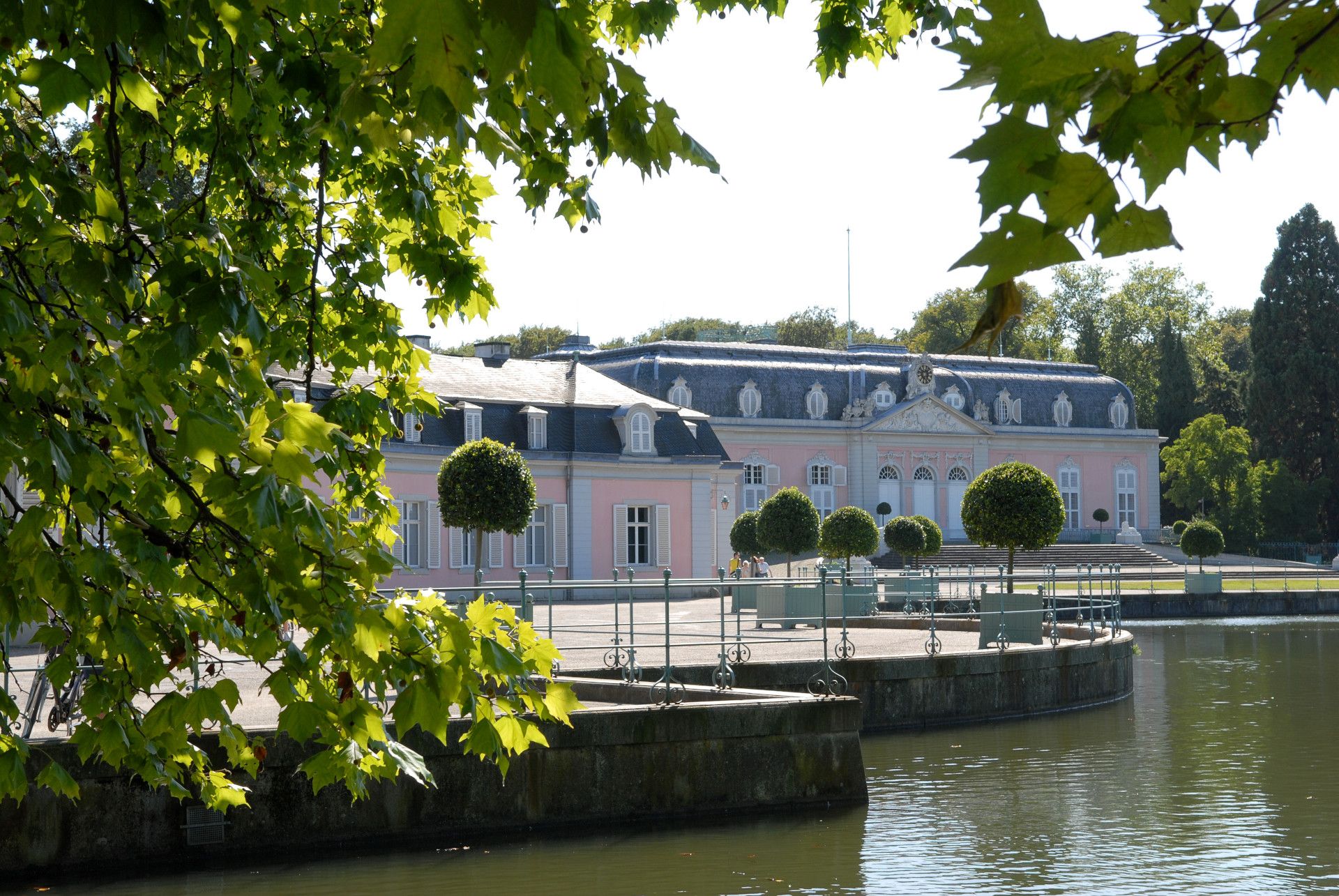 Wasser vor Schloss Benrath