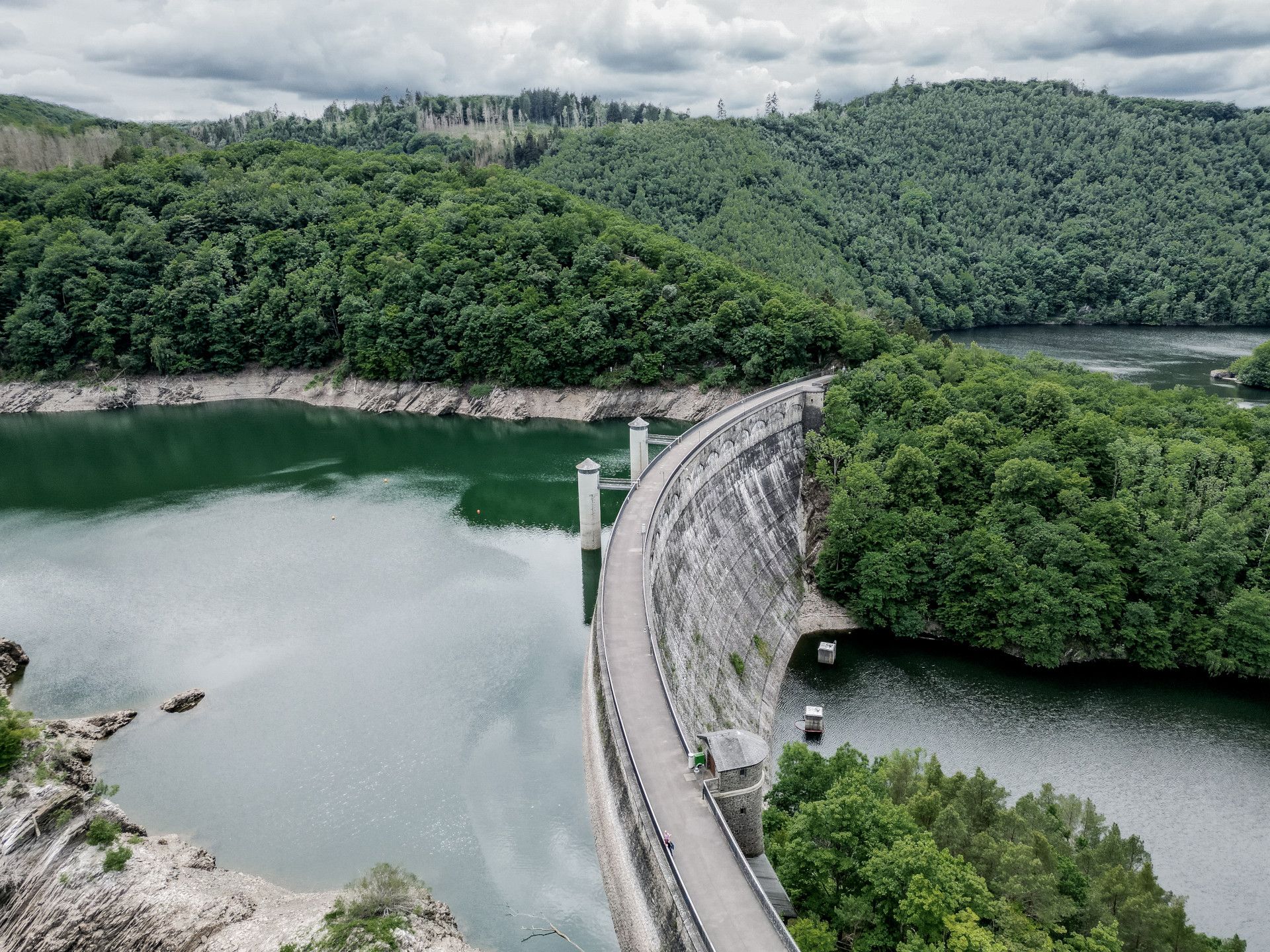 Urft dam Zicht op de dam