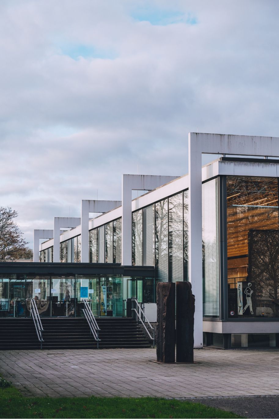 Het Lehmbruck Museum in Duisburg is een van de belangrijkste beeldhouwmusea ter wereld.