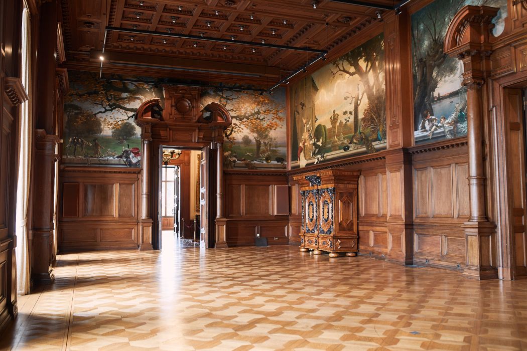 De eetkamer van Villa Hügel getuigt van elegantie