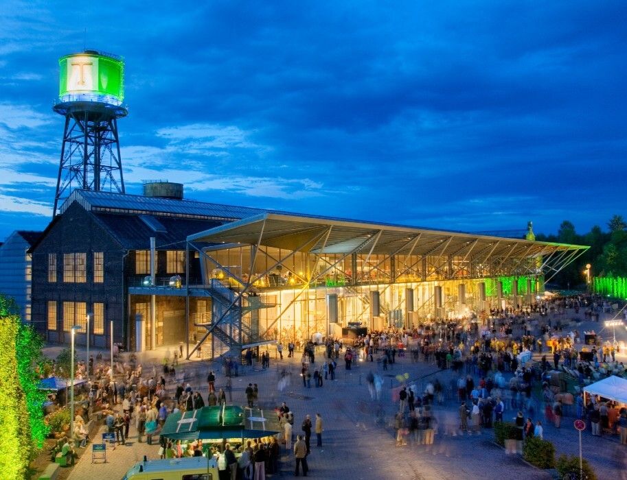 Jahrhunderthalle Bochum bij nacht