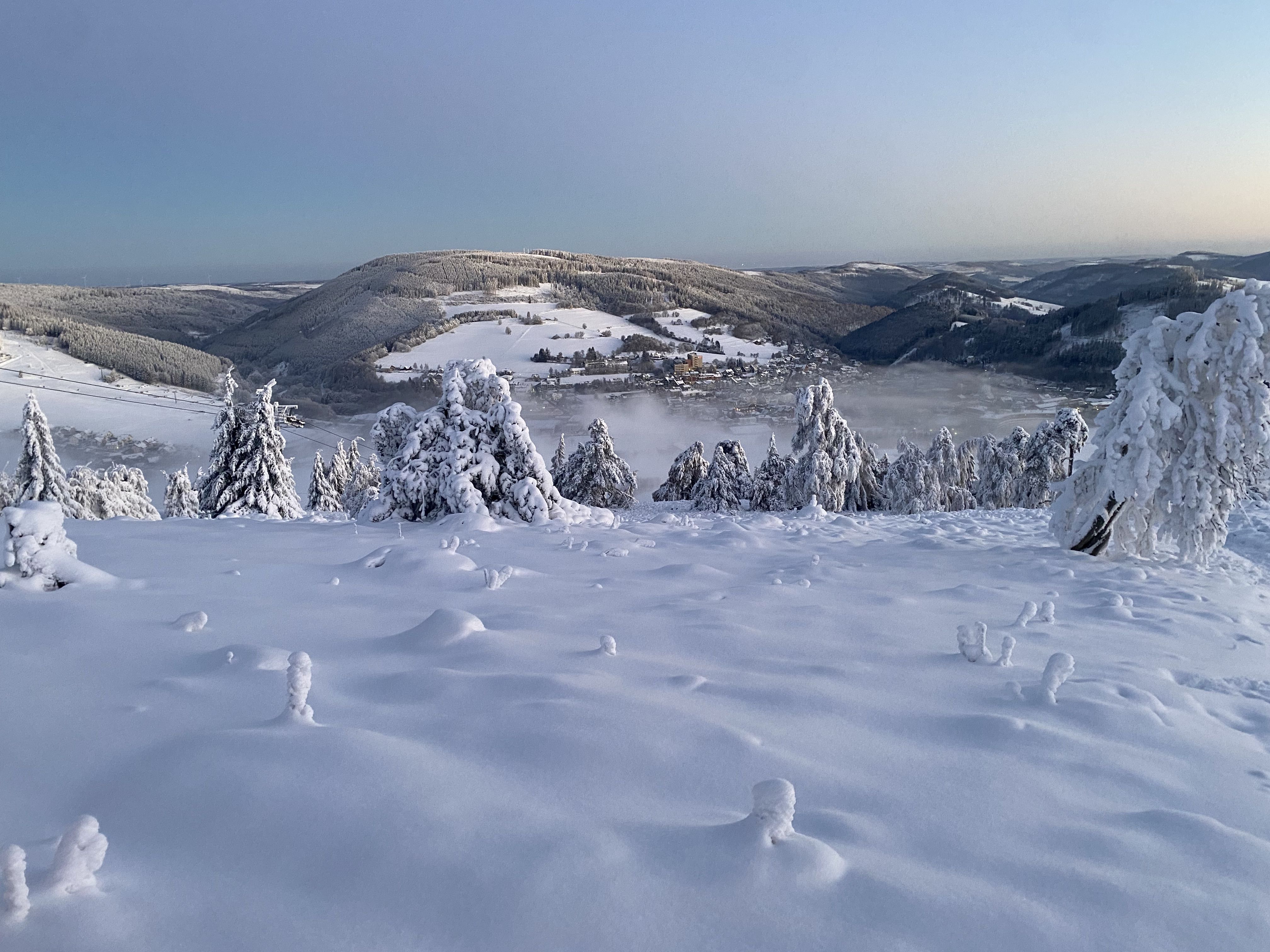 Winterlandschap op de Ettelsberg met bergpanorama