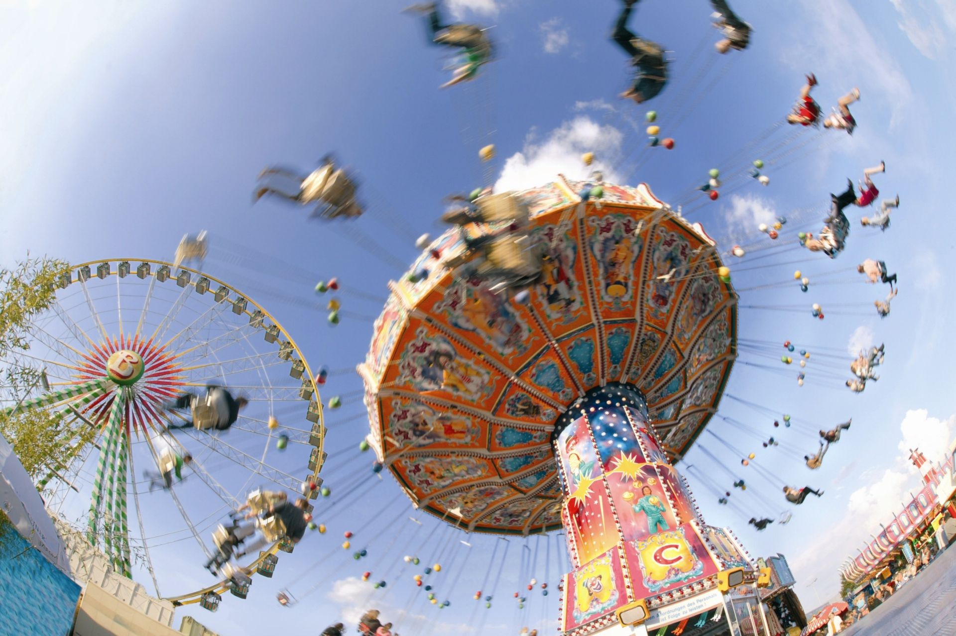 Van het reuzenrad tot de kettingcarrousel: geen andere Duitse kermis biedt zoveel verschillende attracties als de Cranger Kirmes