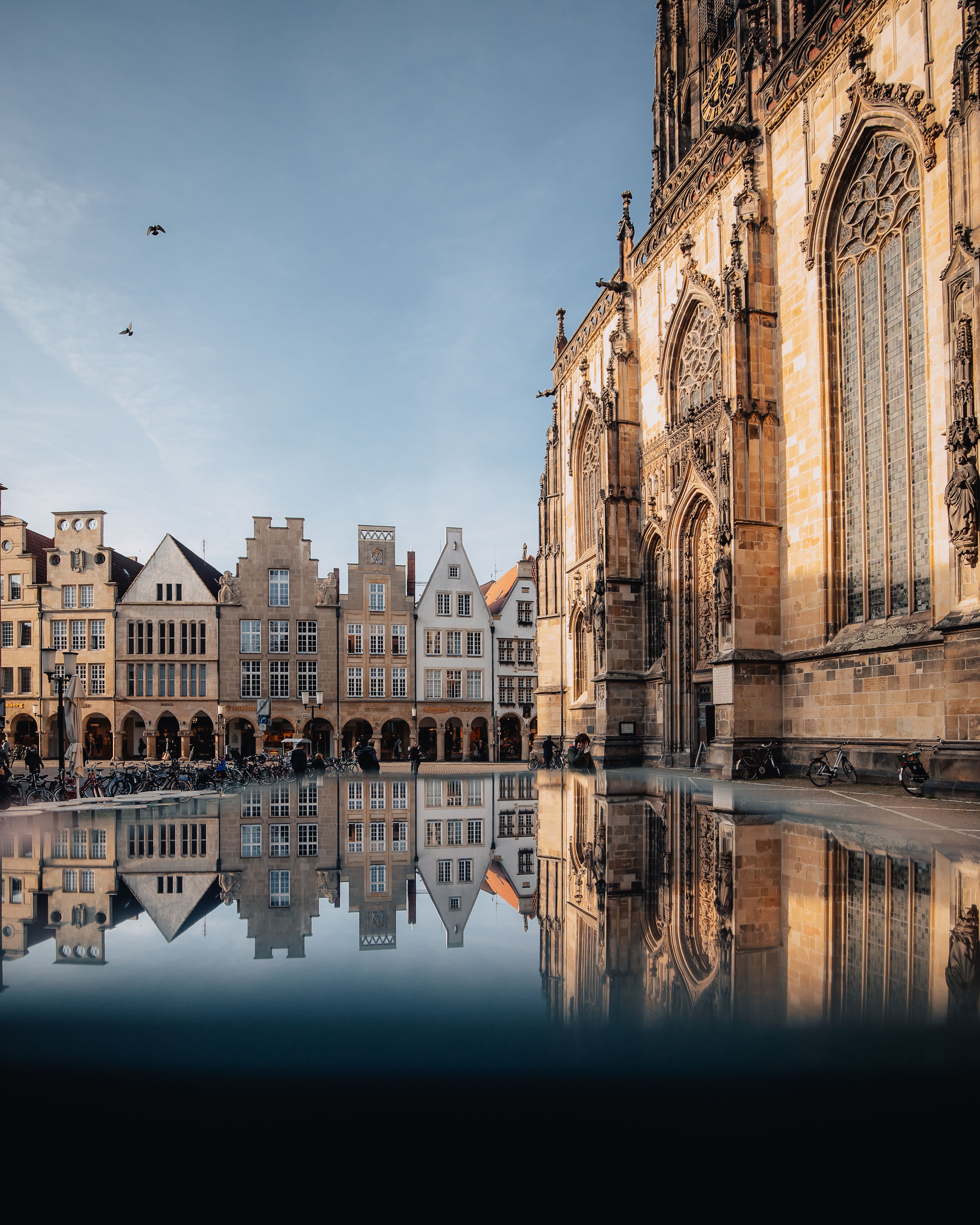 De Prinzipalmarkt met waterspiegel in Münster