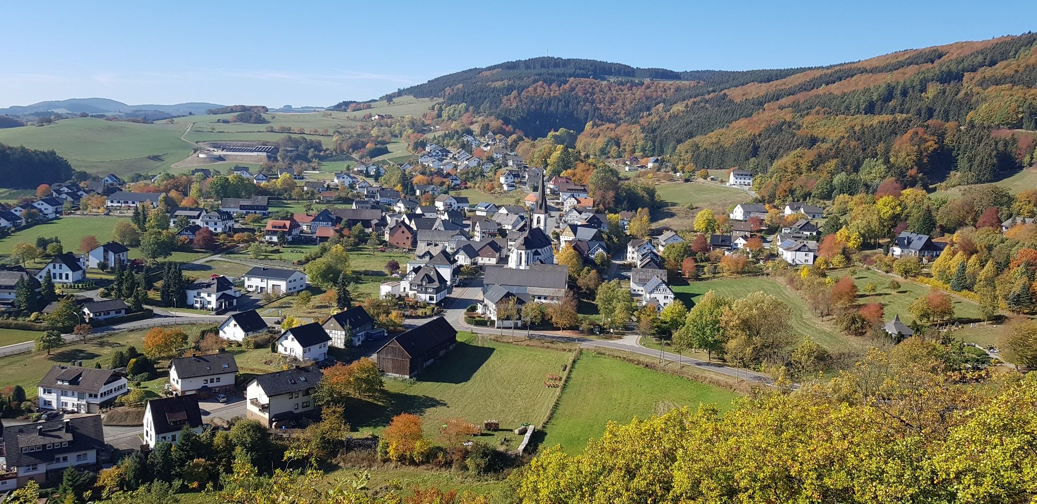 Uitzicht vanaf de Kreuzberg in Medebach-Düdinghausen