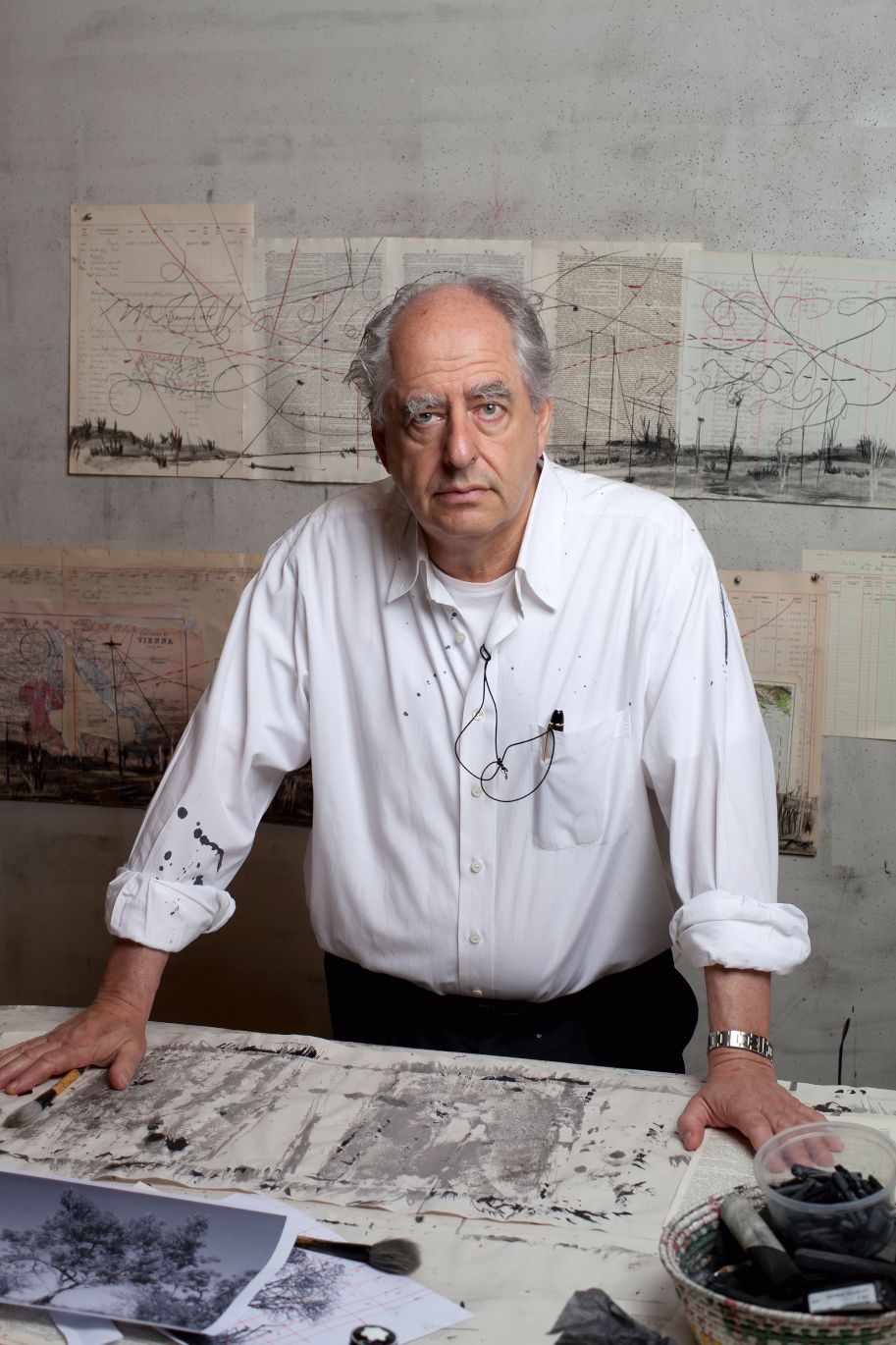 William Kentridge in zijn studio in Johannesburg, 2014, Foto: Thys Dullaart