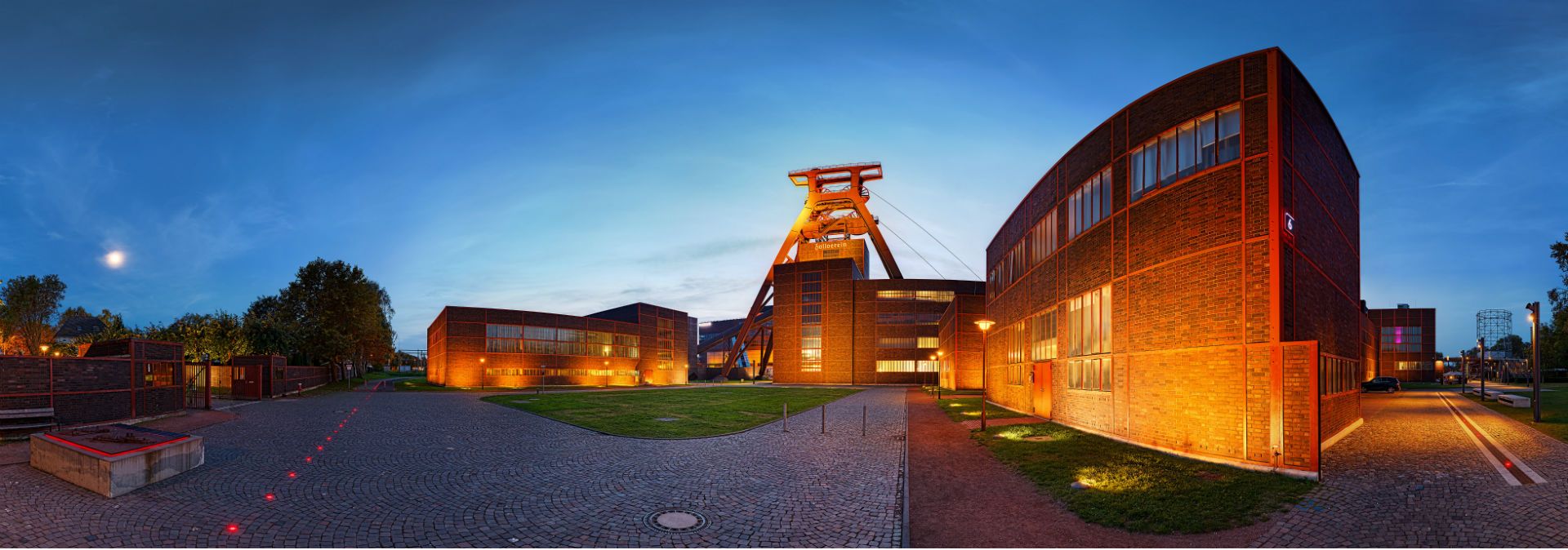 Het industriecomplex van de kolenmijn en cokesfabriek Zollverein werd in 2001 door UNESCO tot werelderfgoed uitgeroepen.